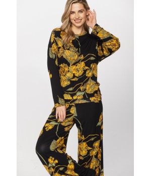 Detalle del corte amplio en conjunto pijama micromodal negro